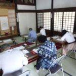 馬頭院での写経の様子